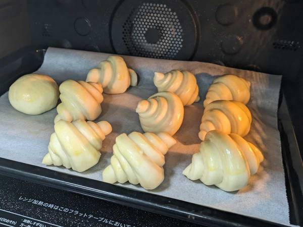 「鈍器かな」「釘が打てそう」　クロワッサンの音が見た目に反し？