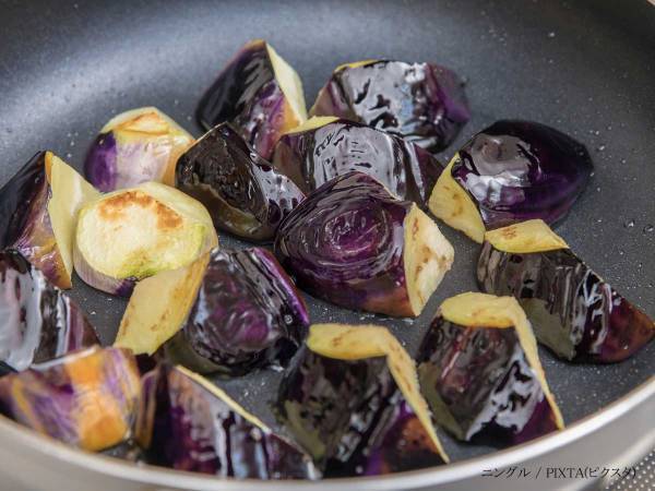 ナスの甘酢に「ご飯が止まらん」「おいしすぎ」　油を吸いすぎない揚げ焼きのコツは？