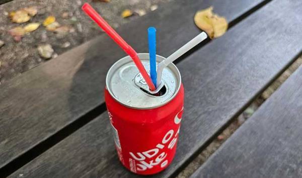 缶ジュースが運転中でも飲みやすくなる裏技に「驚いた」「安定感すごい！」