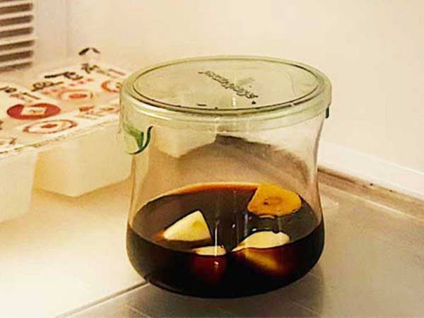 余ったニンニクの使い道はコレ！　簡単な保存方法なのにウマすぎるって、どういうこと？