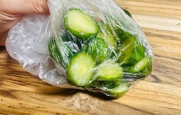 「簡単でウマい！」　キッチンにあるものを使った『漬けない浅漬けの作り方』