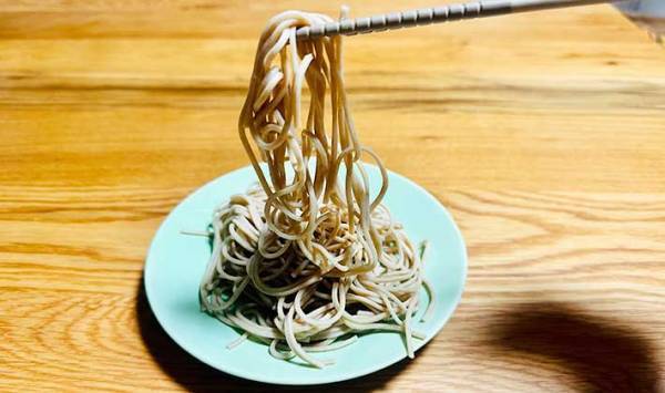 時間が経つとくっつく蕎麦　まさかのゆで方をしたら？「ずっとツルツル！」「次もやる」