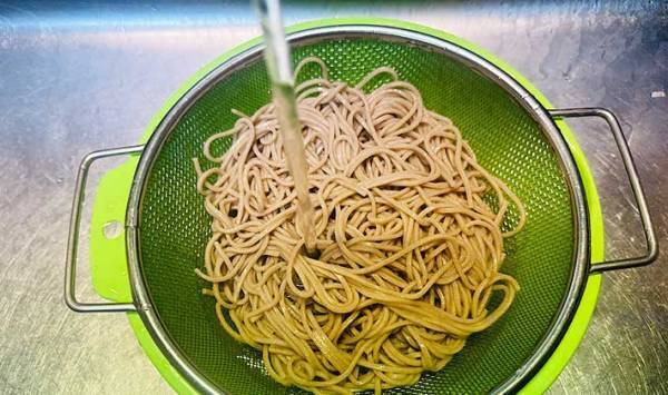 時間が経つとくっつく蕎麦　まさかのゆで方をしたら？「ずっとツルツル！」「次もやる」