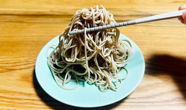 時間が経つとくっつく蕎麦　まさかのゆで方をしたら？「ずっとツルツル！」「次もやる」