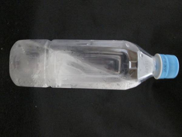 ペットボトル飲料を凍らせるのはOK？　NG？　企業の回答に「マジか」「気を付けます」