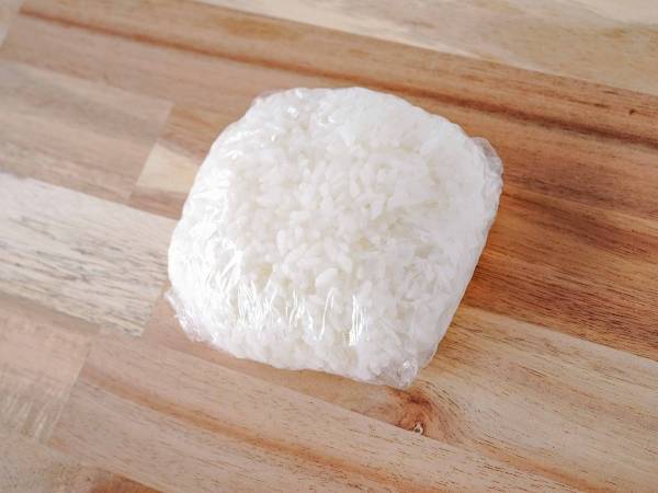 冷凍ごはんをふっくら温めるには？　レンチンのコツに「早速やる」「勉強になる」