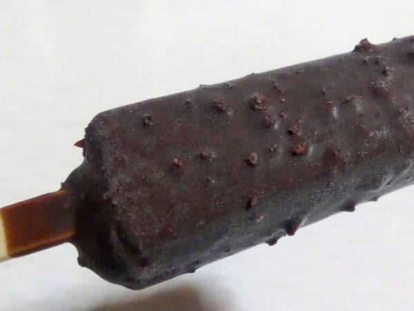 突然の『ピンポン！』　その時、食べかけのアイスは？　解決策に「その手があったか」「天才」