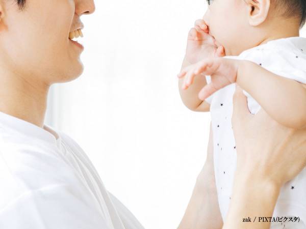 赤ちゃんが父親に向かって「アブー」　まさかの切り返しに爆笑「それは…」