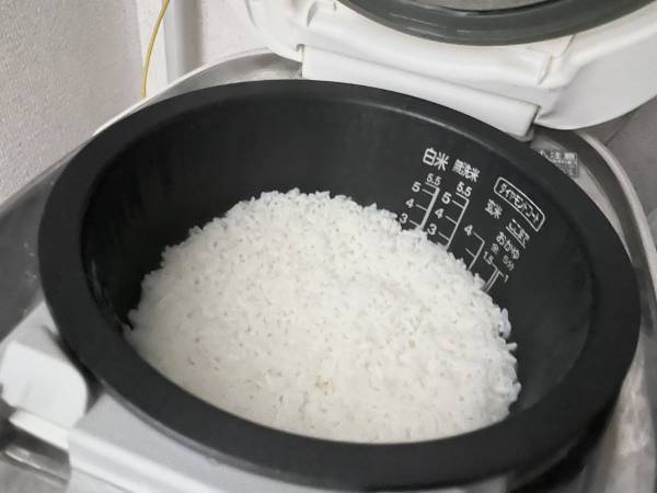 「信じられない組み合わせ…」　ご飯がツヤツヤに炊けるちょい足し炊飯に仰天！