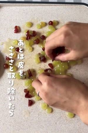 ブドウの皮剥きを劇的にラクにする『あるもの』とは？　「コレはすごい」「便利すぎる」