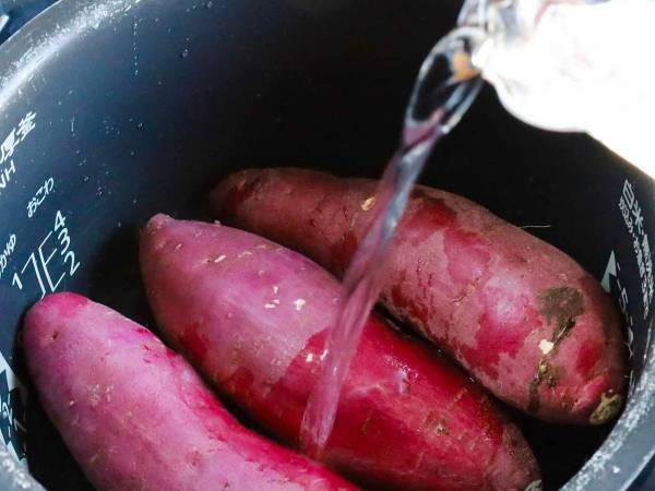 炊飯器でサツマイモを炊くと？　「マジうんまー！」「天才か？」