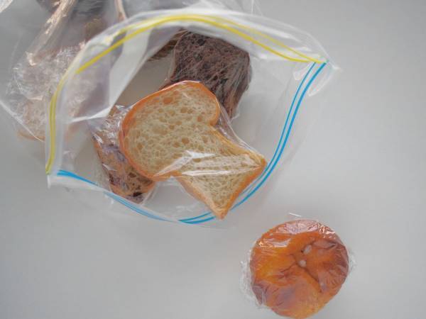 「これでスッキリする」「確かにスゴイ」　チャック付き保存袋を真空状態にする方法