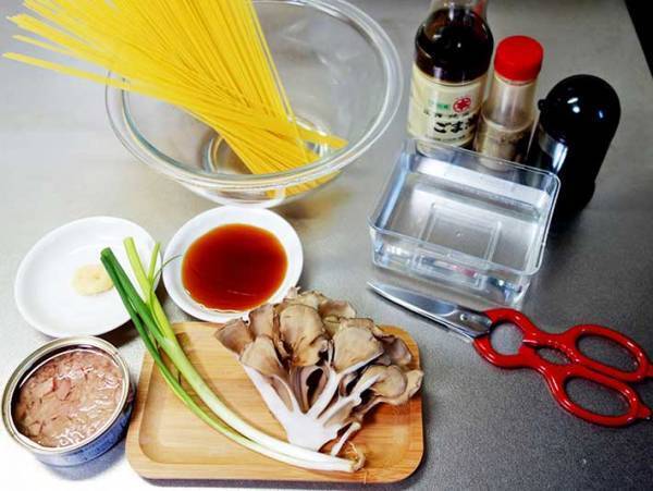 『雪国まいたけ』の会社が公開！　鍋も包丁も使わない『マイタケパスタ』が想像以上の手軽さ