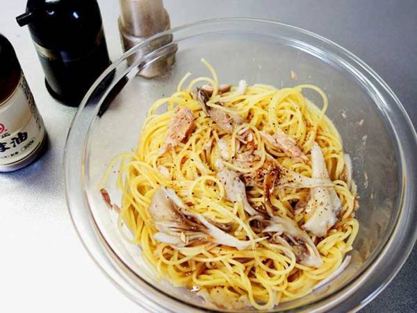 『雪国まいたけ』の会社が公開！　鍋も包丁も使わない『マイタケパスタ』が想像以上の手軽さ