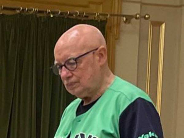 大の野球ファンらしいです　オーケストラ練習中に現れた指揮者が…？