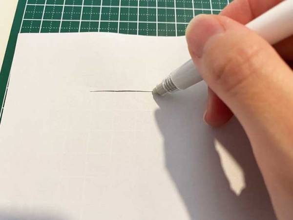 「もうケガしない」「スルスル切れる」　ダイソーの『ペンの形をしたカッター』がとっても優秀