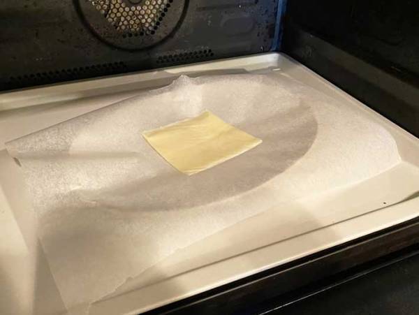 スライスチーズ、どうやって食べてる？　思わぬ２つの使い道に「パリッパリ」「どっちもいい」