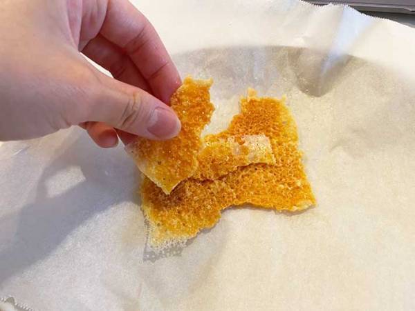 スライスチーズ、どうやって食べてる？　思わぬ２つの使い道に「パリッパリ」「どっちもいい」