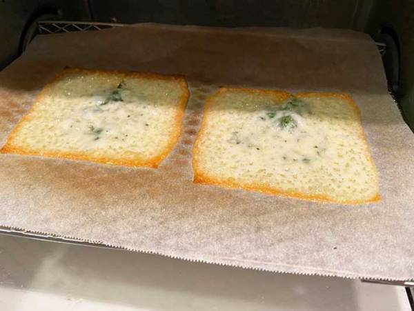 スライスチーズ、どうやって食べてる？　思わぬ２つの使い道に「パリッパリ」「どっちもいい」