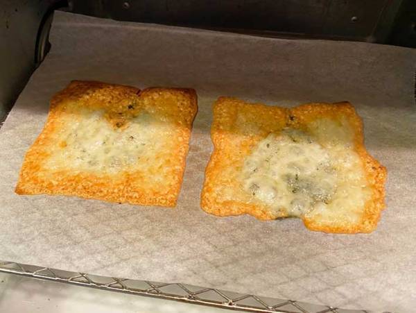 スライスチーズ、どうやって食べてる？　思わぬ２つの使い道に「パリッパリ」「どっちもいい」