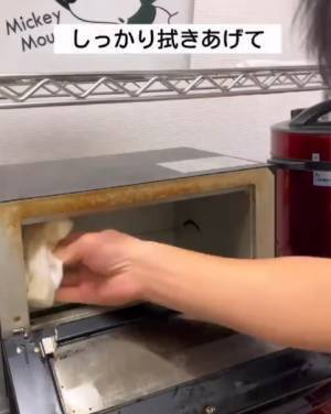 汚れたオーブントースターも素早くきれいに！　１００均アイテムを使った掃除テクが「ナイスアイディア」