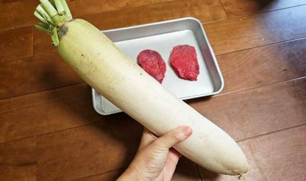 スーパーの肉をアレに漬けて焼いたら？　柔らかすぎて、家族みんなが感動の嵐