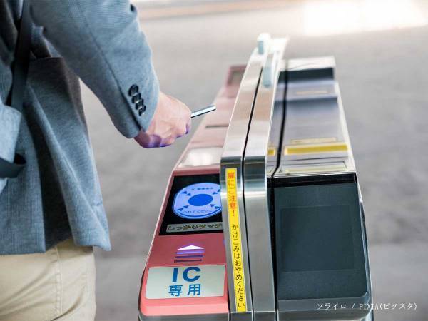 電車で読書をしていた乗客に、駅員が注意　理由に「そりゃそうだ…」「気を付けよう」