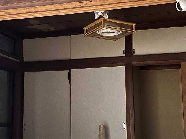 天井から感じる視線…その正体は？　「心臓に悪い」「どうやって登ったの」