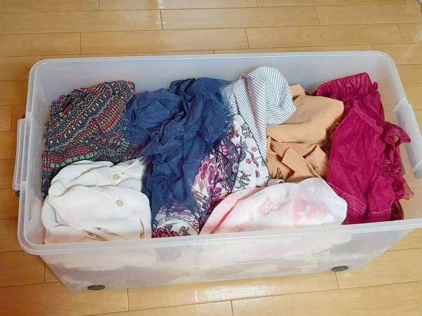 衣替えのタイミングは○○で見極めて！　黄ばみ・臭いを予防する方法が「勉強になる」