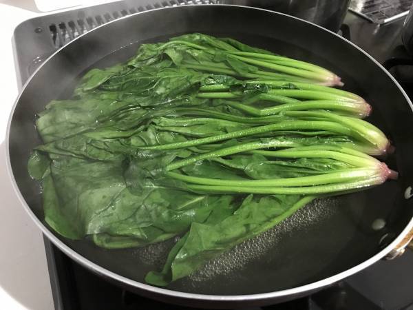 ホウレンソウのゆで汁　思わぬ活用法に「マジか」「そんな使い方が」