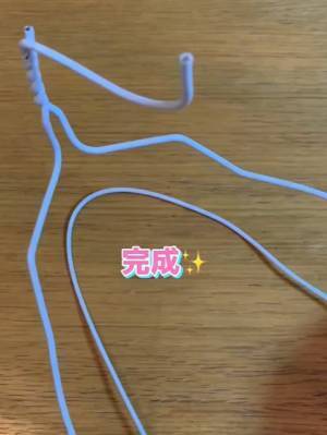 家にあるアレで？　画期的なバナナスタンドに「この発想はなかった」「安上がり」