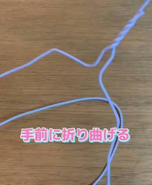 家にあるアレで？　画期的なバナナスタンドに「この発想はなかった」「安上がり」