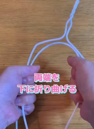 家にあるアレで？　画期的なバナナスタンドに「この発想はなかった」「安上がり」