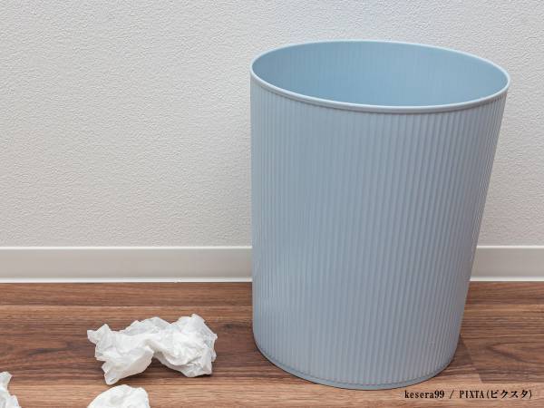 不器用でも大丈夫！　警視庁が教える、ゴミ袋の作り方に「超便利」「めっちゃ使えそう」