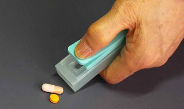 薬をうまく取り出せない妻　それを見た夫が？　「すごい発想」「とっても素敵」