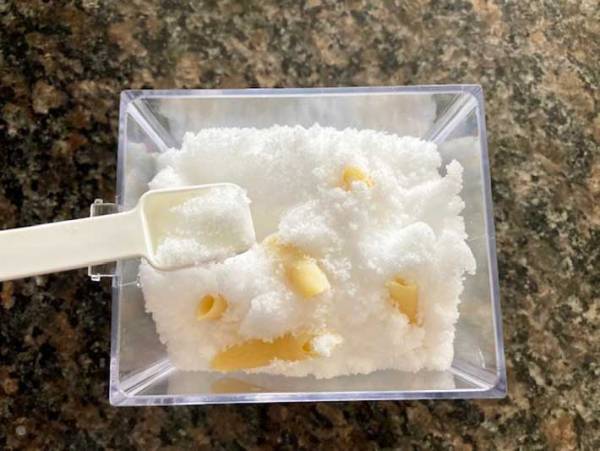 カチカチの塩とさよなら！　アレを入れるだけで、塩がいつでもサラサラになった