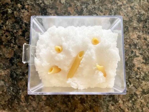 カチカチの塩とさよなら！　アレを入れるだけで、塩がいつでもサラサラになった