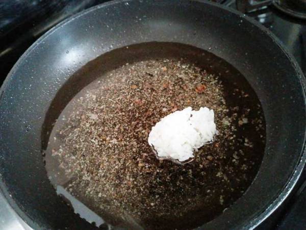 揚げ物をして汚れた油　アレをスプーン１杯入れるだけで？　「え、すご！」「しかも楽しい」