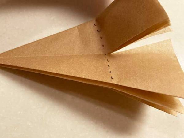 丸いケーキの型の敷き方はこの方法が大正解！　「天才」「知りたかったやつ」