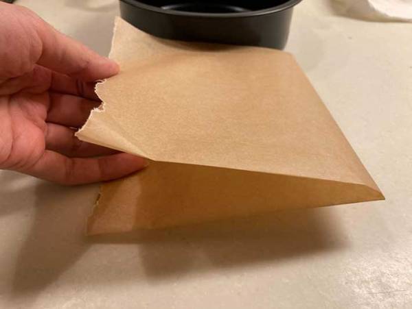 丸いケーキの型の敷き方はこの方法が大正解！　「天才」「知りたかったやつ」