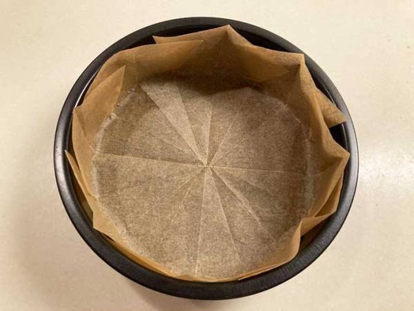 丸いケーキの型の敷き方はこの方法が大正解！　「天才」「知りたかったやつ」