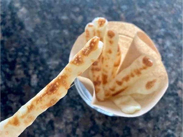 ３分で作れる！ポリポリ食べる『チーズスティック』　使ったのは人気のあのチーズ！