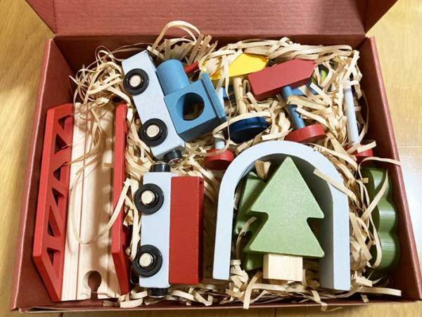 「かわいい」「えっ、安い！」　木でできた『列車のおもちゃ』に大人も癒される