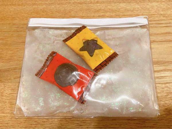 一見、普通だけど？　１００均の『ポーチ』にチョコも口紅も入れたら…「溶けないっ！」
