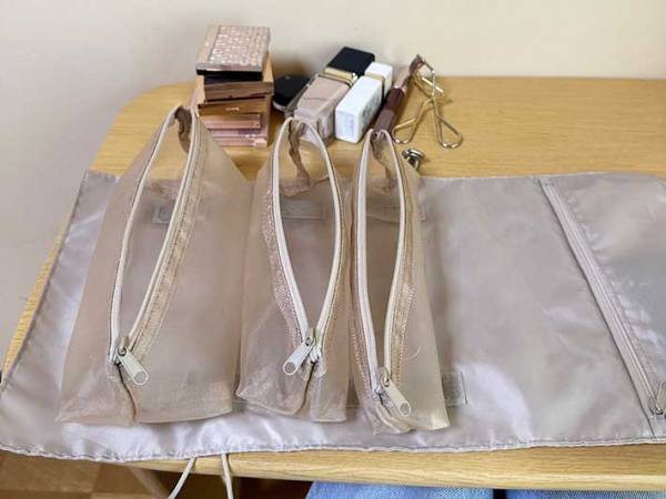 これ考えた人、天才じゃない？　３COINSで見つけた『ポーチ』の収納力がすごかった！