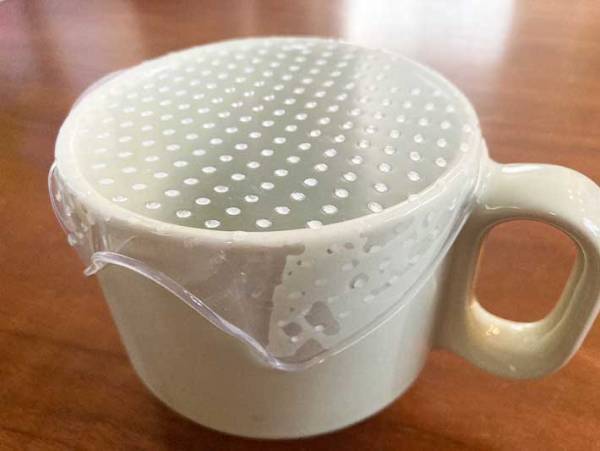 使い捨てラップにはもうサヨナラ…！　ダイソーのシリコーン伸びラップでエコしよう