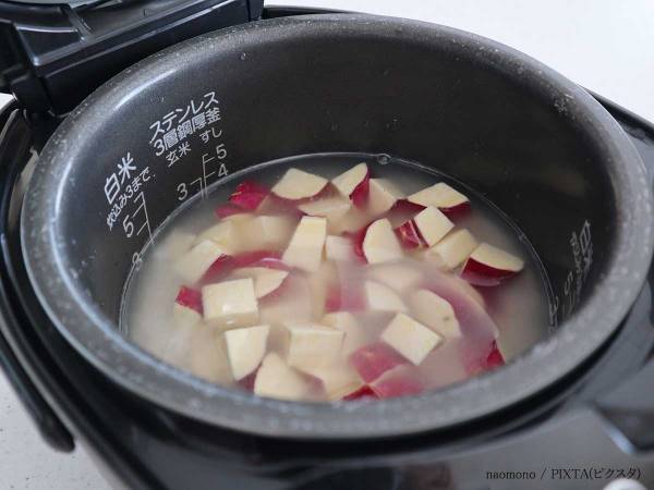 お月見に合う『サツマイモおにぎり』　アレを入れると「最高」「食べる手が止まらん」