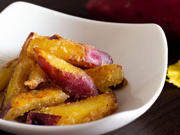 簡単に作れて格別にうまい！　フライパンで作る「塩バターさつまいも」のレシピ