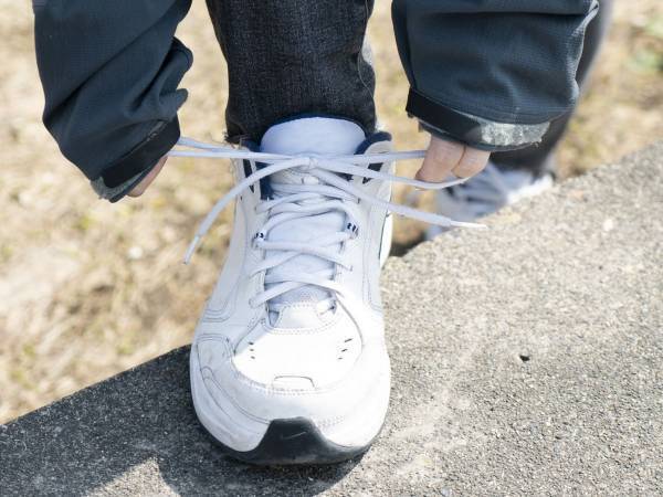 「すごい」「朝試す」　解けにくい靴紐の結び方　慣れれば３秒で？