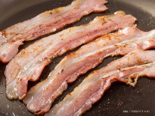 ベーコンやソーセージ、加熱しないで食べてもいいの？　正解に「そうだったのか」「ちゃんと見る」